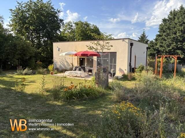 Smarter Neubau 2024 mit schönem Kräutergarten