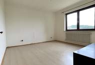 **Wohnhaus mit 3 separat begehbaren Einheiten, Terrasse, Garten und Garage**