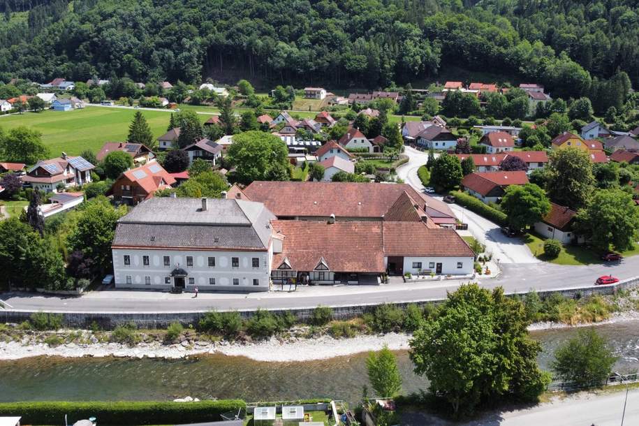 Historischer Vierkanthof mit einem Gastrolokal, Apartments, Mietwohnungen und großem Entwicklungspotential, Gewerbeobjekt-kauf, 890.000,€, 3180 Lilienfeld