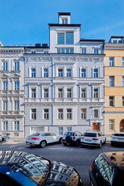 Familienwohnung in privatem Haus! Garagenplatz direkt im Haus!