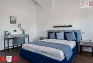 Leben im historischen „Freihof“ in Döbling: großzügige 3 Zimmer Wohnung mit Blick auf die Donau - Optional mit Parkplatz & Garten mit Pool
