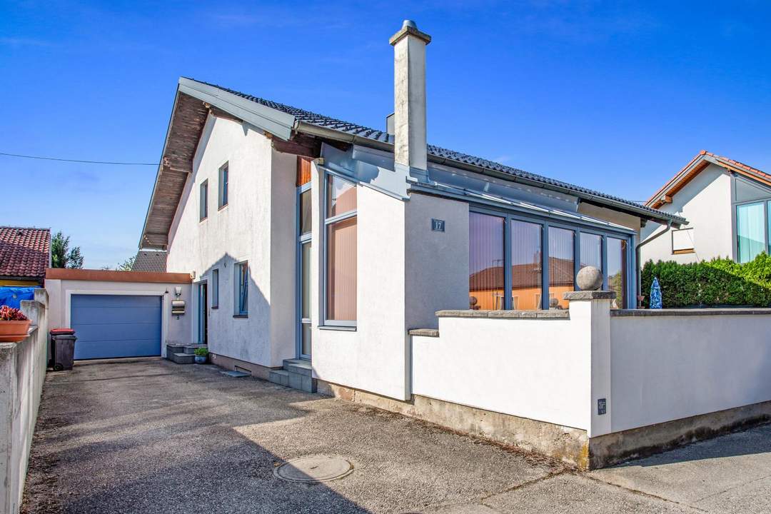 Charmantes Einfamilienhaus mit Pool