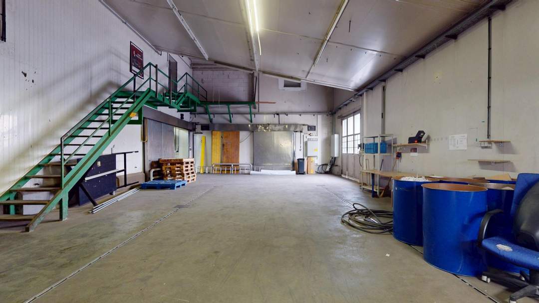 Vielseitig nutzbare Gewerbeimmobilie mit einer Kombination aus Büro- und Lagerflächen