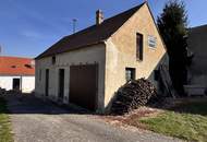 "Bauernhäuschen mit Innenhof und große Lagerhalle"