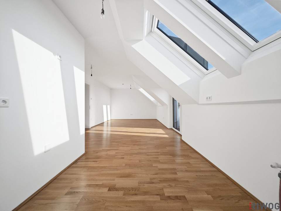 Erstbezug nach Errichtung | 3-Zimmer Dachgeschosswohnung mit Balkon in ruhigen Innenhof | PKW-Abstellplatz | fertiggestellt & bezugsbereit