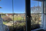 Haus in Grünruhelage mit offener Terrasse, Balkon und Garage