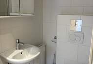 Topsaniertes Büro mit Vorgarten und Garage