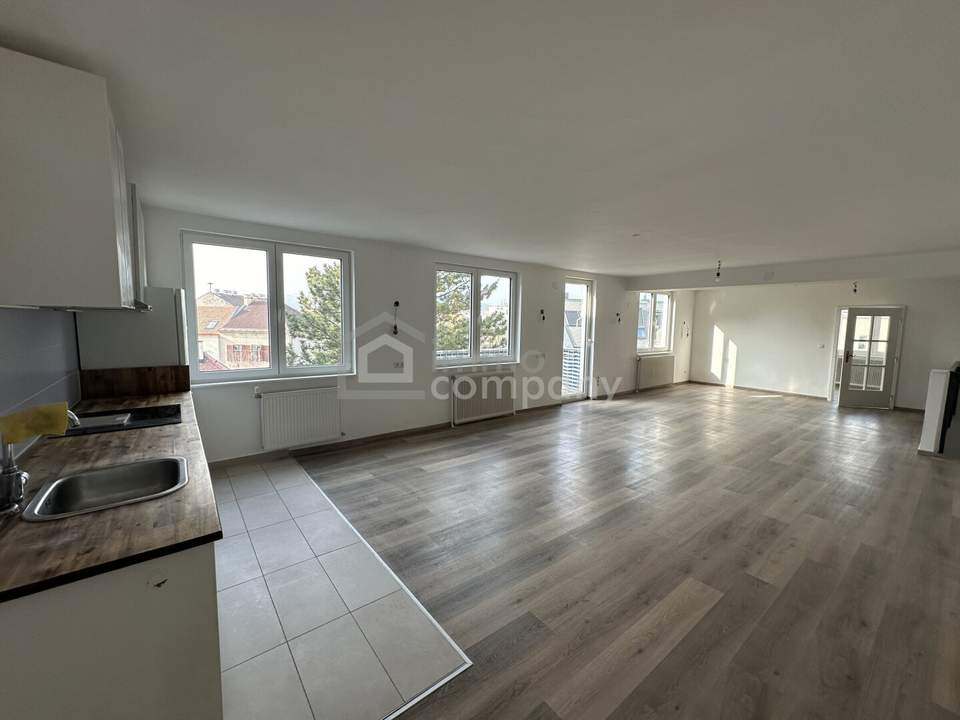 Lichtdurchflutete 3-Zimmer-Wohnung mit 130 m2 und Balkon in 1210 Wien – Ihr neues Zuhause wartet!