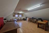 GELEGENHEIT: EHEMALIGE FILIALE DER RAIFFEISENBANK SAMT AUSGEBAUTEM DACHGESCHOSS IN RUPPERSTHAL SUCHT EINEN NEUEN EIGENTÜMER