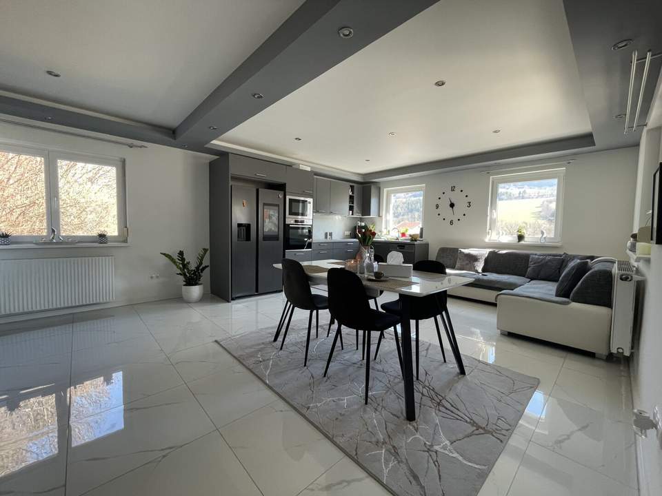 Traumhaftes Einfamilienhaus in Grimmenstein – vollrenoviert, Balkon, Garage &amp; extra Werkstatt!