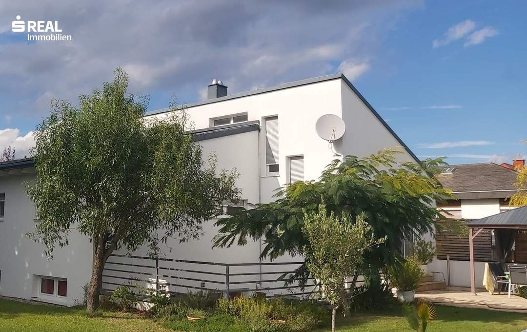 Großzügiges Architektenhaus - 194m², Wohnküche, 3 SZ, 3 Bäder, Wohnstudio im UG, Pool, Doppel-Carport, Wellnessbereich u.v.m.!
