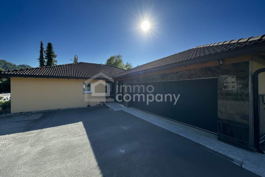 ! Top-Angebot ! Luxuriöser Bungalow, hochwertige Ausstattung, zentrumsnahe, sonnige Ruhelage, Hohenems, Grenznähe: Schweiz 4 km / Liechtenstein 20 km / D 26 km, sehr geräumige 3-er-Garage/FB, Sackgasse, Vielzahl privater Außenstellplätze., Haus-kauf, 1.095.000,€, 6845 Dornbirn