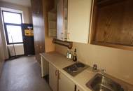 Renovieren/sanieren, einziehen. 1 große Einraumwohnung. Küche mit viel Platz. Werkstatt im Hoftrakt + Souterrain separat oder zusammen zu erwerben.