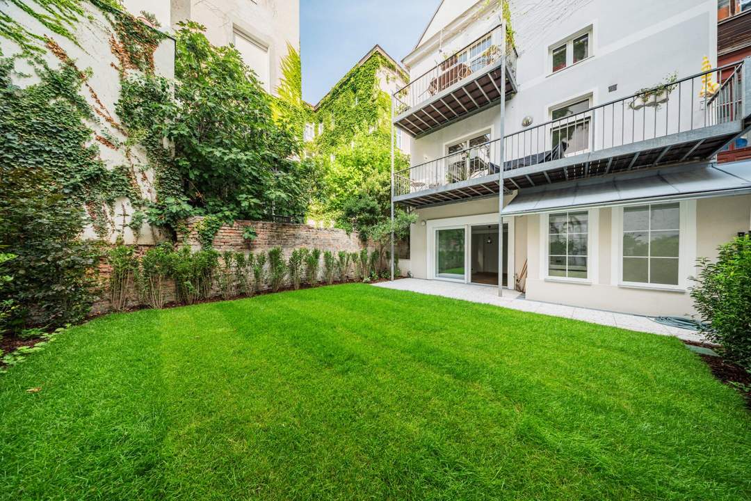URBANER GARTENTRAUM nächst Schlossquadrat! Hofseitiger Drei-Zimmer-Erstbezug mit Terrasse und Eigengarten