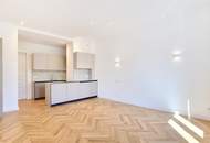 Erstbezug nach hochwertiger Sanierung, Altbau-Eigentumswohnung am Park!