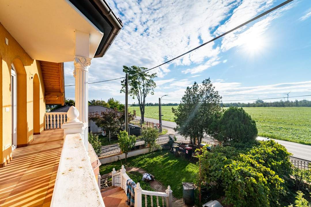"Für Ein oder zwei Familien - Haus mit Eleganz und mit vieeeeel Platz"