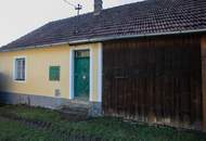 Sanierungsbedürftiger Bauernhof mit großem Grundstück