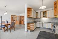 IMPOSANTER LANDSITZ FÜR HOHE ANSPRÜCHE! GROßZÜGIGE WOHN-UND NUTZFLÄCHEN SOWIE ÜBER 5000 m2 LAND