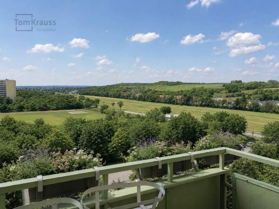 WOHUNG MIT WEITBLICK &amp; LOGGIA - RUHIGE GRÜNLAGE TRIFFT PERFEKTE INFRASTRUKTUR U1 NÄHE