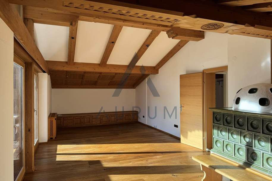 Miete: Dachgeschosswohnung mit Terrasse und Parkplätzen in Aurach, Wohnung-miete, 1.900,00,€, 6370 Kitzbühel