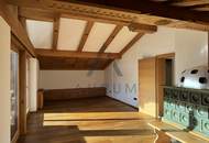 Miete: Dachgeschosswohnung mit Terrasse und Parkplätzen in Aurach