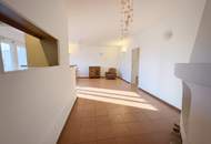 Lichtdurchflutete Dachgeschosswohnung ohne Dachschrägen mit großzügigem Wohnbereich und Südbalkon mit Weitblick !