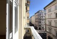 Großzügige 5-Zimmer-Altbauwohnung mit Balkon // Spacious 5-Room Period Apartment with Balcony //