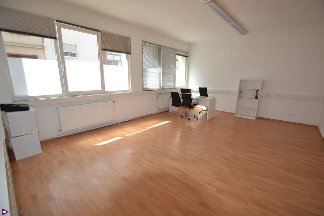 Geräumiges Büro nähe Kagraner Platz- Warmmiete!
