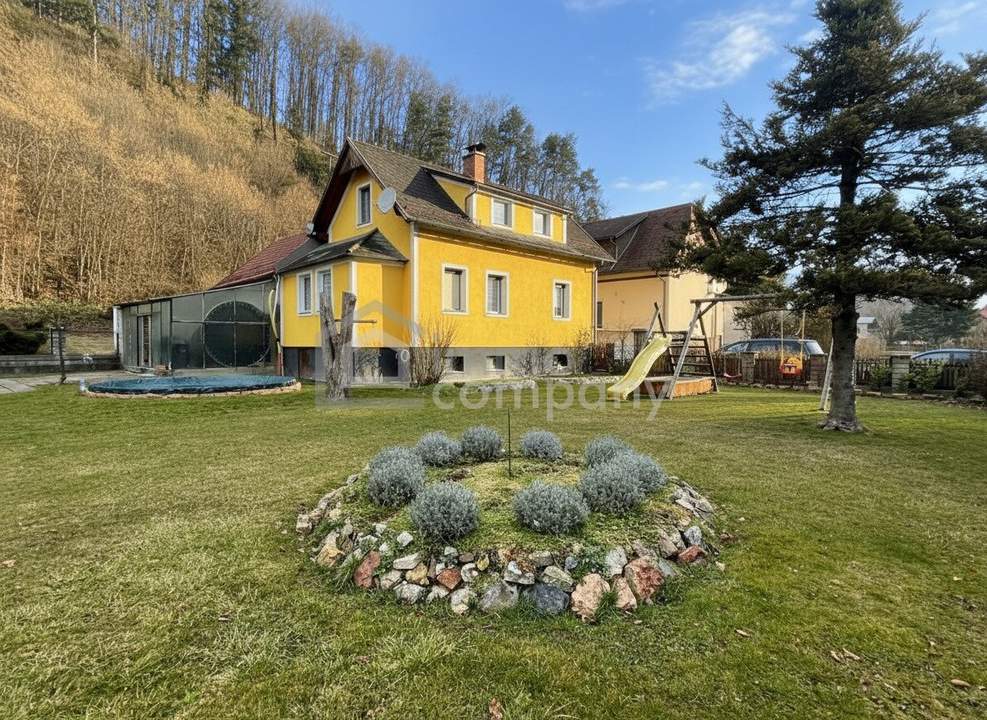 DEN SOMMER SCHON IM NEUEN HAUS mit Pool, Platz und viel Garten!