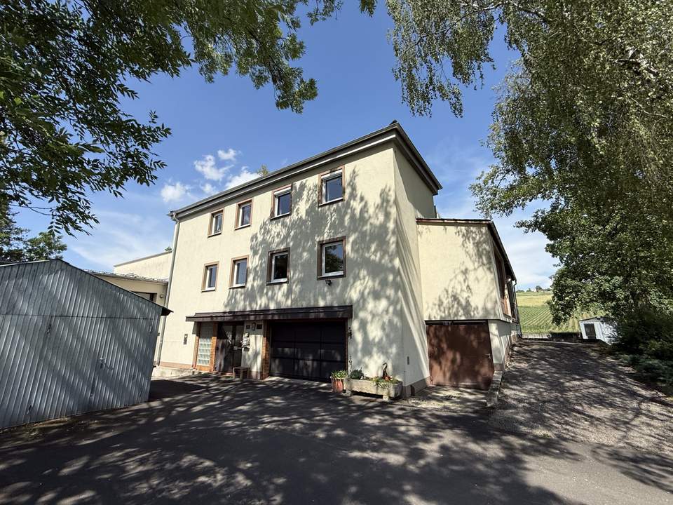Vielseitige Betriebshalle mit Lager und Büro in Alkoven/Straßham