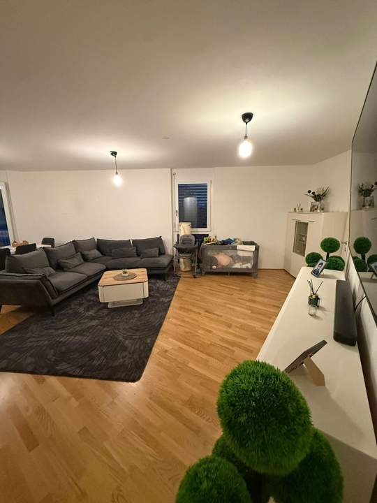 Moderne 4-Zimmer DG-Wohnung mit Kühlung und 2 großen Balkonen - AB MÄRZ!!!