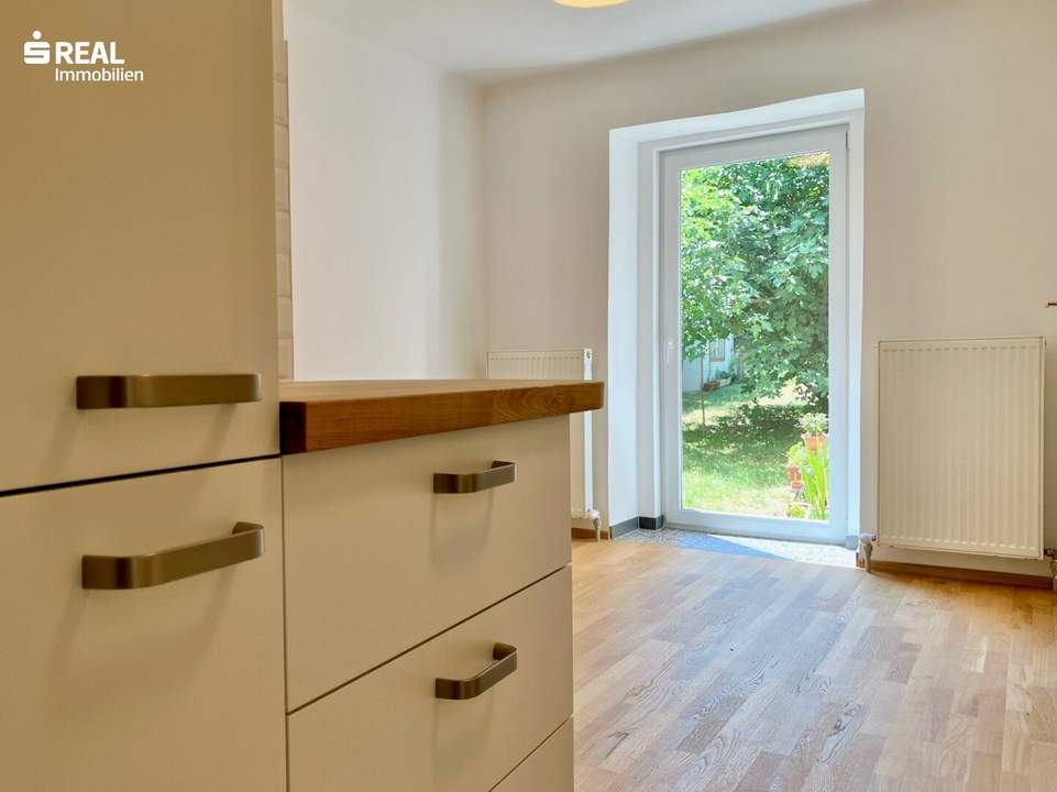 SCHICKE kleine WOHNUNG in allerbester LAGE mit TERRASSE