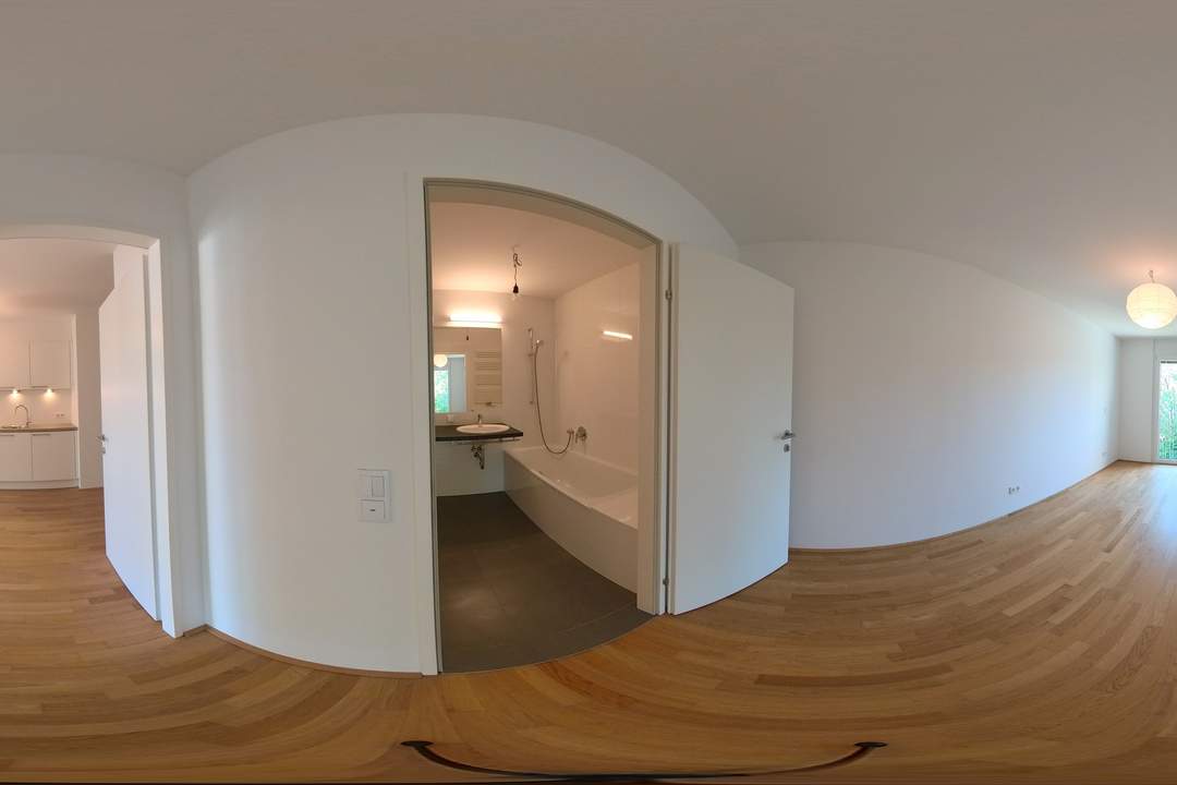 Moderne 2-Zimmer-Wohnung mit überdachtem Balkon und Grünblick