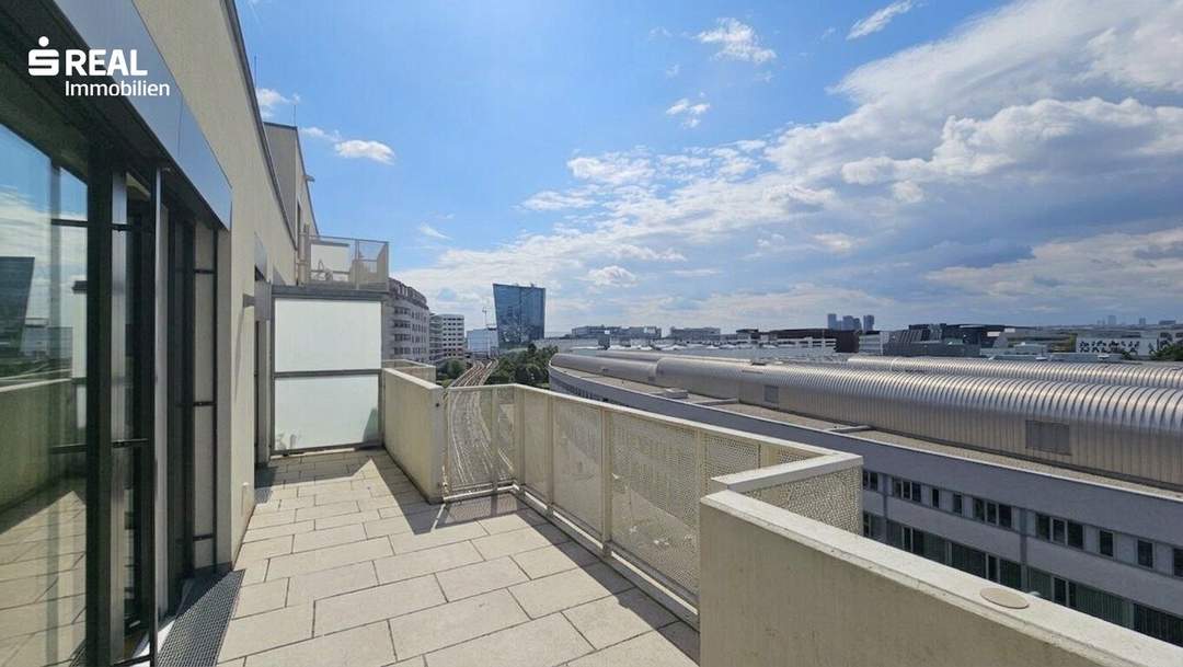 SONNIGE 3-ZIMMER-WOHNUNG BEI DER U2