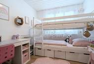Hochwertig renovierte 4-Zimmer-Dachgeschosswohnung mit Berglick in Vandans | 88m² Wfl. | 1 Garagenstellplatz & 1 Außenstellplatz | ruhige Sackgassenlage