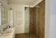 SEHR NIEDRIGE HEIZKOSTEN – BARRIEREFREIE 3-ZIMMER-WOHNUNG MIT BALKON und Autoabstellplatz