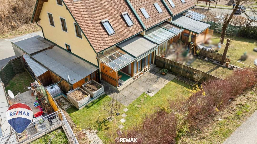 Charmantes Reihenhaus mit Wintergarten, Kachelofen und Garten in ruhiger Lage - Höf bei Eggersdorf