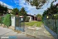 Baugrundstück mit Bungalow / U-Bahn in wenigen Gehminuten erreichbar