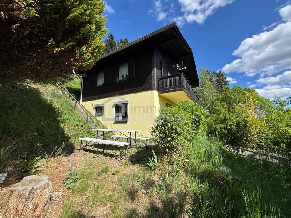 Haus in Hanglage mit gemütlichem Kachelofen