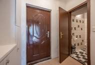 ++Q18++ Renovation-needed 3-room old building flat, lots of potential