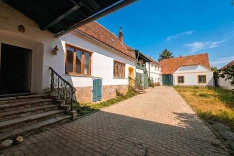 Großzügig wohnen – vielseitig nutzen -- großzügige Hofanlage mit zahlreichen Nebengebäuden und Garten in Pulkau, Haus-kauf, 239.000,€, 3741 Hollabrunn