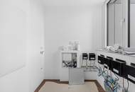 "Für Botschaft, Investoren, Notar- oder Ärztezentrum Firma mit Wohnung"