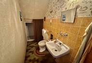 GROßZÜGIGES ZWEIFAMILIENHAUS MIT 1.548 m² TRAUMGARTEN IN ABSOLUTER GRÜNLAGE