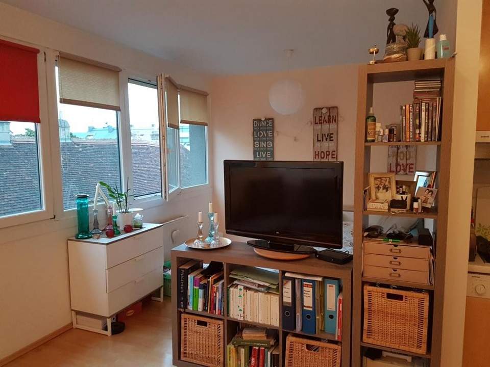 GESAMTMIETE WARM!!! Hübsche Garconniere im 5. OG in der LAUDONGASSE nahe Alser Straße!!!