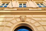 Stabiles Investment mit ca. 5,05% Rendite! Sehr bonitätsstarker Mieter + Traumhaftes Eck-Altbauhaus + Perfekte Infrastruktur und Anbindung mit Straßenbahn vor der Türe! Nutzen Sie diese Gelegenheit!