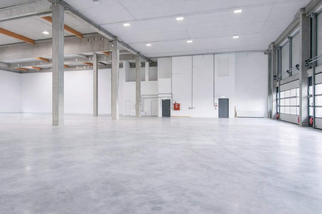Kombination Lagerhalle 350 m2 + Büro 300 m2 südlich von Wien, in Wr. Neudorf