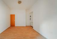 Charmante Altbauwohnung mit zwei Zimmern in sanierungsbedürftigem Zustand-in lebendiger Umgebung