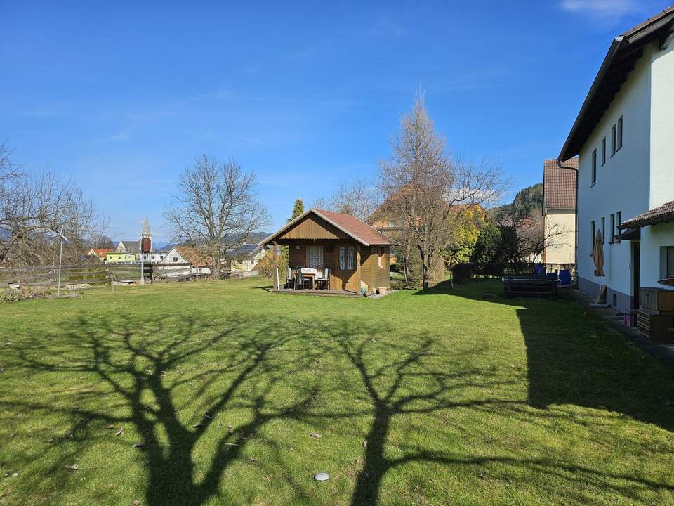 Großzügiges Zweifamilienhaus in ländlicher Gegend