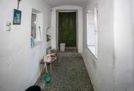 Sanierungsbedürftiger Bauernhof mit großem Grundstück