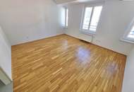 Traumblick - Ihr Logenplatz über der Stadt! Wohnen im Dachgeschoss mit WOW-Effekt! Traumhaft saniertes Altbauhaus + Hofseitige Terrasse + Tolle Infrastruktur und Anbindung + Lebensqualität pur!